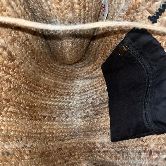 ‼️New America & Beyond Leopard Handwoven Jute Tan Tote with Tassels - Picture 4 of 9